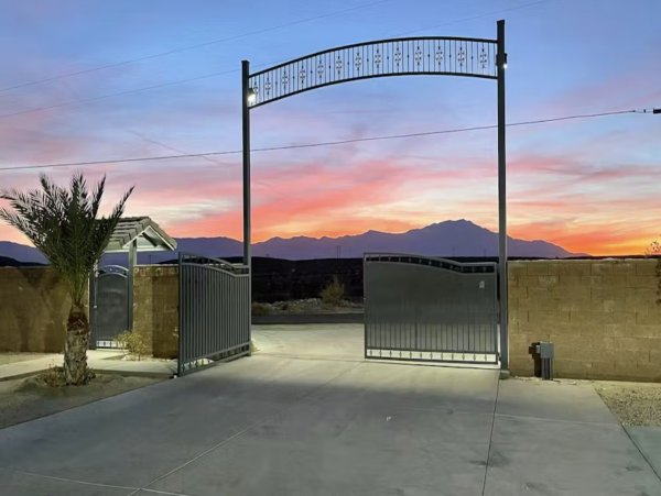 Gorgeous Palm Springs 5 Bedroom Home with Pool & Spa Sleeps 16